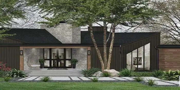 نمای یک ویلای یک طبقه و یک درخت بزرگ جلوی ویلا با سنگفرش و چمن