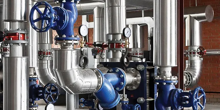 تصویری از لوله های مربوط به تاسیسات ساختمان