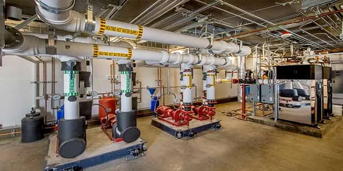 تاسیسات مکانیکی ساختمان با رنگ سفید و قرمز