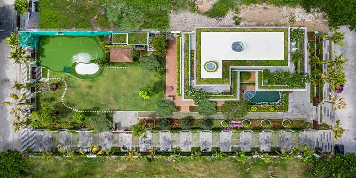 همه چیز درباره طراحی فضای سبز ویلا _ تصویری هوایی از یک ویلا و محوطه فضای سبز آن
