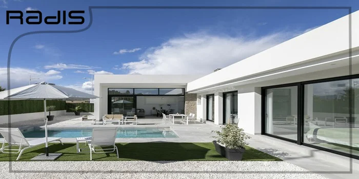 طراحی کف حیاط ویلا | 11 ایده جدید _ حیاط ویلای مدرن با کف چمن و سنگ